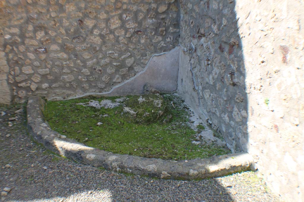 I.10.4 Pompeii. March 2014. North-west corner of stable.
Foto Annette Haug, ERC Grant 681269 DCOR.
