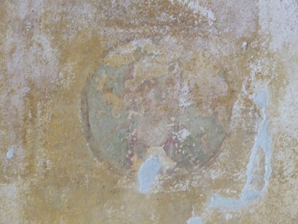 I.11.6 Pompeii. March 2009. Room 5, west wall of tablinum with remains of medallion with female face.