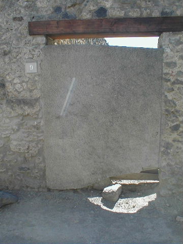 I.11.9 Pompeii. May 2005. Looking west from doorway.  