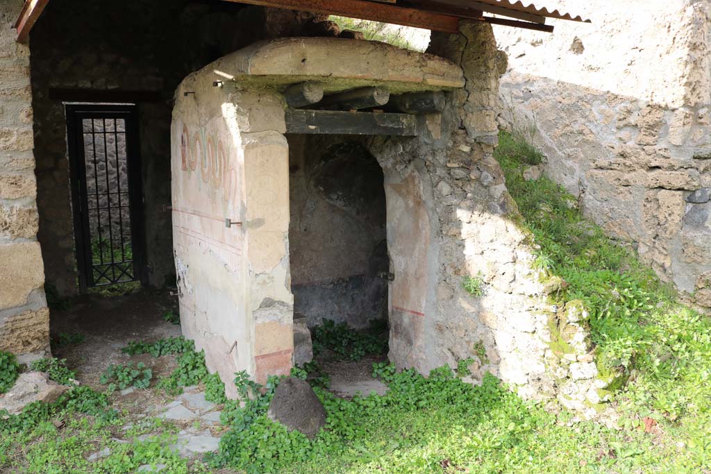 I.11.10 Pompeii. December 2018. Looking towards latrine and steps from garden area. Photo courtesy of Aude Durand.