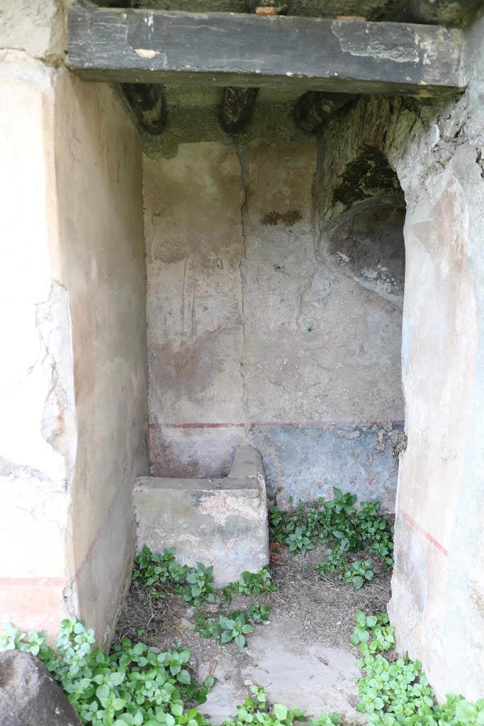 I.11.10 Pompeii. December 2018. 
Looking west into latrine with small water basin. Photo courtesy of Aude Durand.

