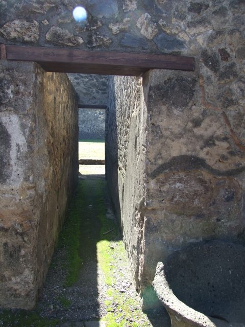 I.12.2 and I.12.1 Pompeii.  March 2009  Room 5.  South wall.