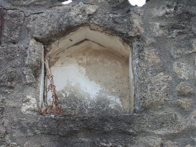 I.12.7 Pompeii. December 2005. Looking west from entrance, through window to garden area.