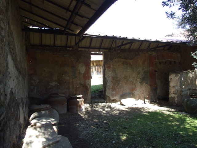 I.12.8 Pompeii.  March 2009.   Room 11.  South east corner.