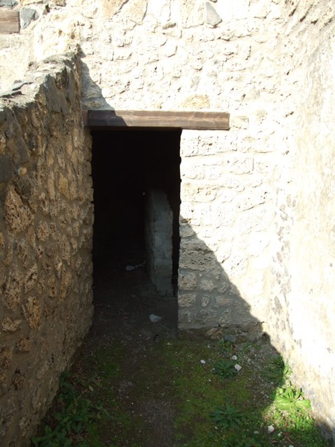 I.12.9 Pompeii. December 2007. Triclinium in south-east corner of atrium, south wall.