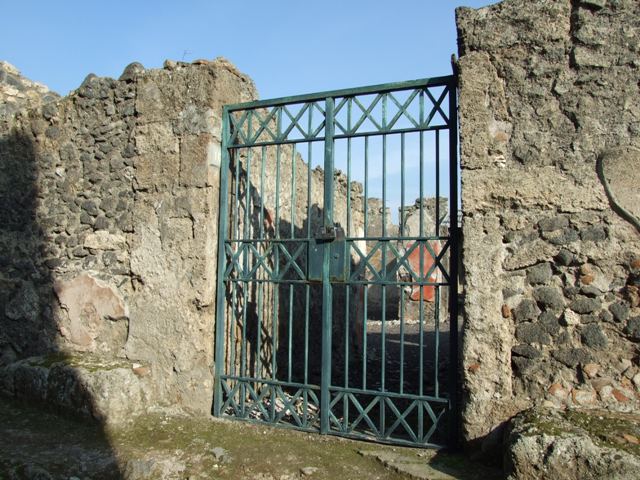 I.12.16 Pompeii. December 2004. Looking east across atrium.