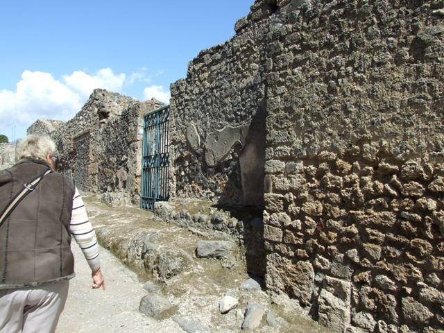 I.12.16 Pompeii. March 2009. Room 2. Looking west.