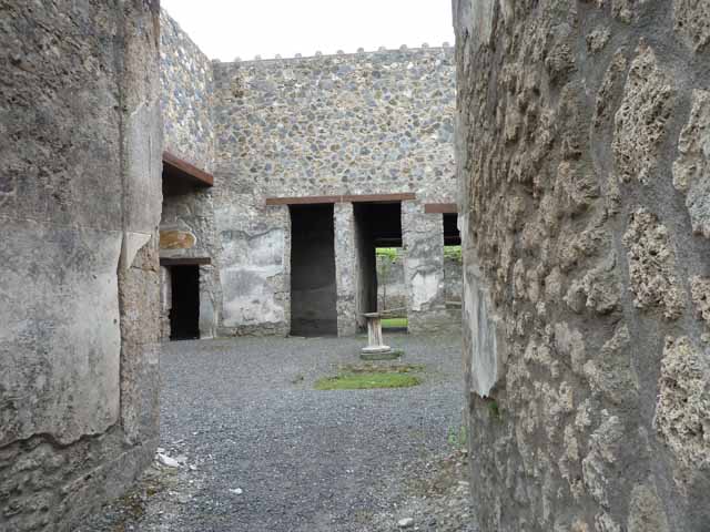 I.13.2 Pompeii. May 2010. West wall of small garden building.