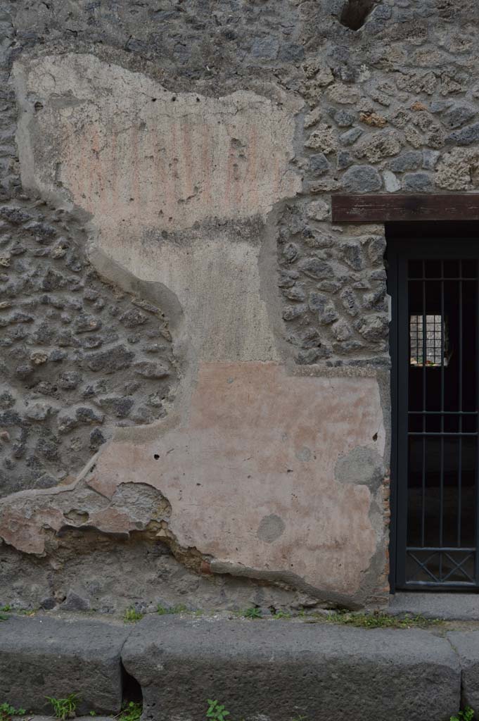 I.13.9 Pompeii. October 2017. 
Remaining painted plaster on south side of entrance doorway.
Foto Taylor Lauritsen, ERC Grant 681269 DCOR.
