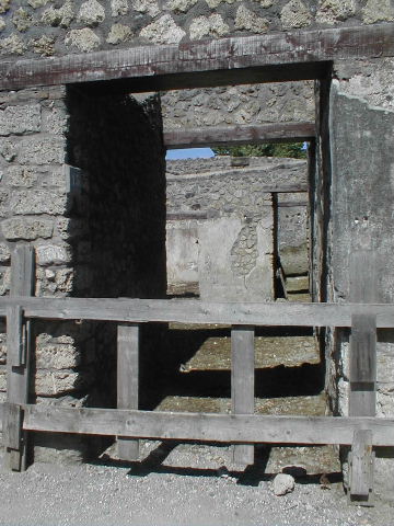 I.13.15 Pompeii. March 2009. Looking east from entrance.