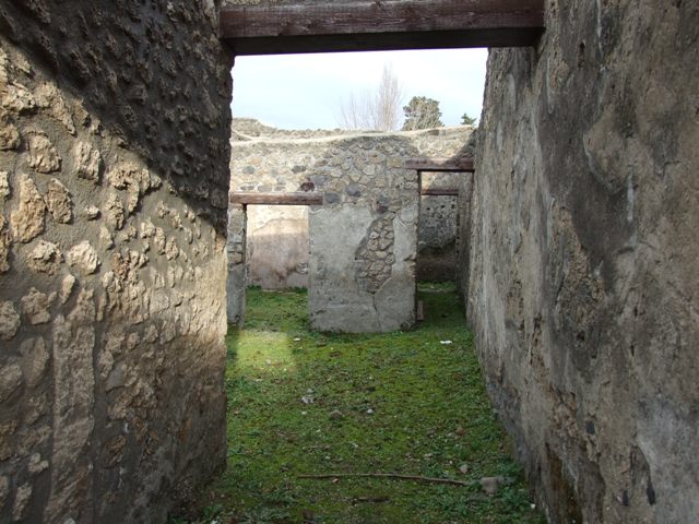 I.13.15 Pompeii. March 2009. Room on north side of entrance. Structure against north wall.