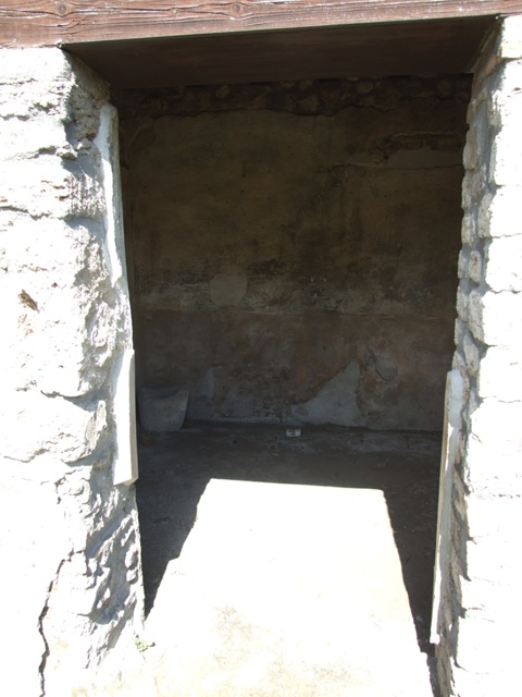 I.13.16 Pompeii. March 2009. East wall of room on north side of entrance.