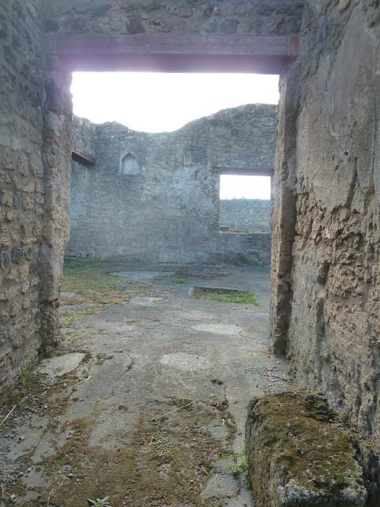 I.14.2 Pompeii. September 2015. Looking west from entrance A to atrium B.