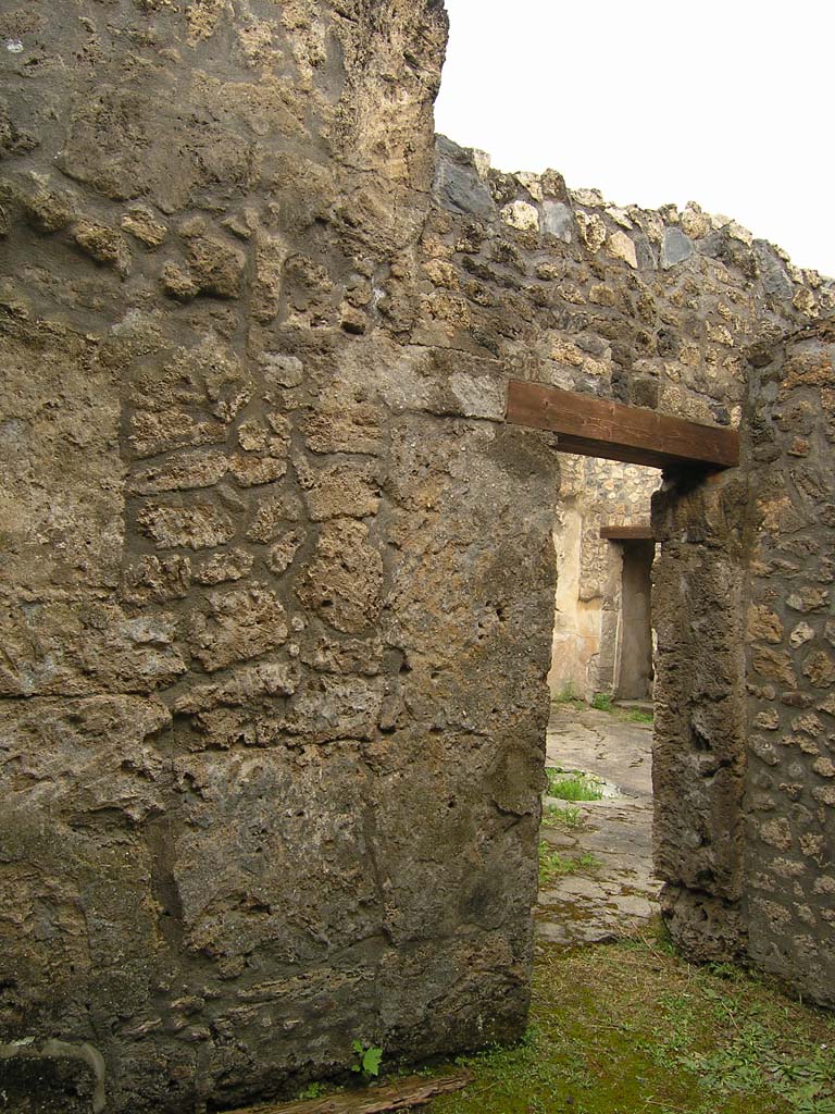 I.14.2 Pompeii. July 2008. Room D, west wall, with doorway to atrium.
Photo courtesy of Guilhem Chapelin. 
