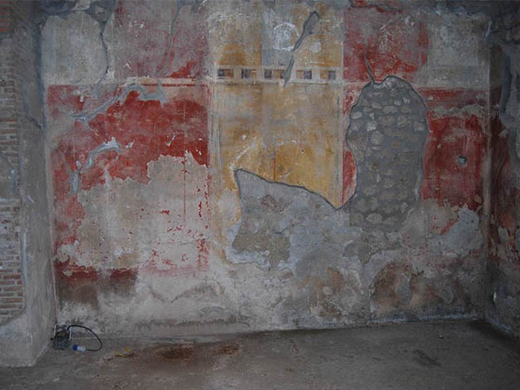 I.14.15 Pompeii. October 2013. South wall of room on north side of bar-room. Photo courtesy of Paula Lock.
