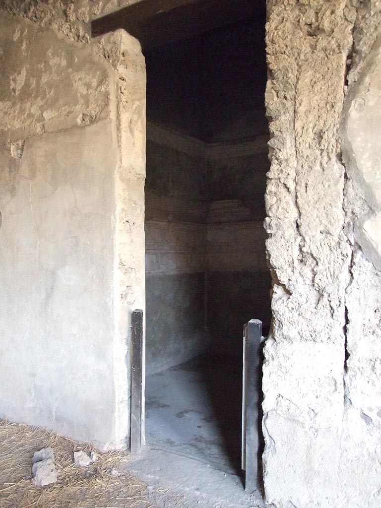 I.15.3 Pompeii. December 2007. Doorway to room 6, cubiculum in north-west corner.