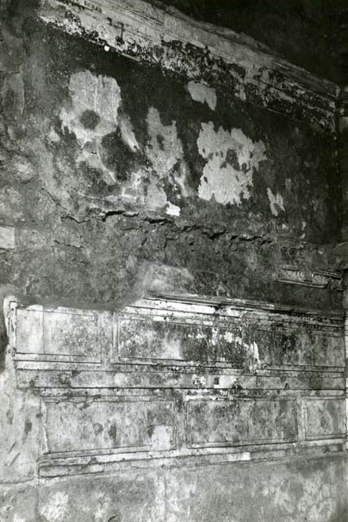 I.15.3 Pompeii. 1968. Room 6. House of Ship Europa, W cubiculum, left W wall.  Photo courtesy of Anne Laidlaw.
American Academy in Rome, Photographic Archive. Laidlaw collection _P_68_3_21.
