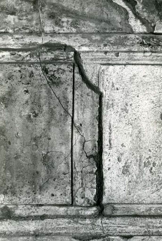 I.15.3 Pompeii. 1975. Room 6. House of Ship Europa, W cubiculum, left W wall, detail of execution.  Photo courtesy of Anne Laidlaw.
American Academy in Rome, Photographic Archive. Laidlaw collection _P_75_2_31.
