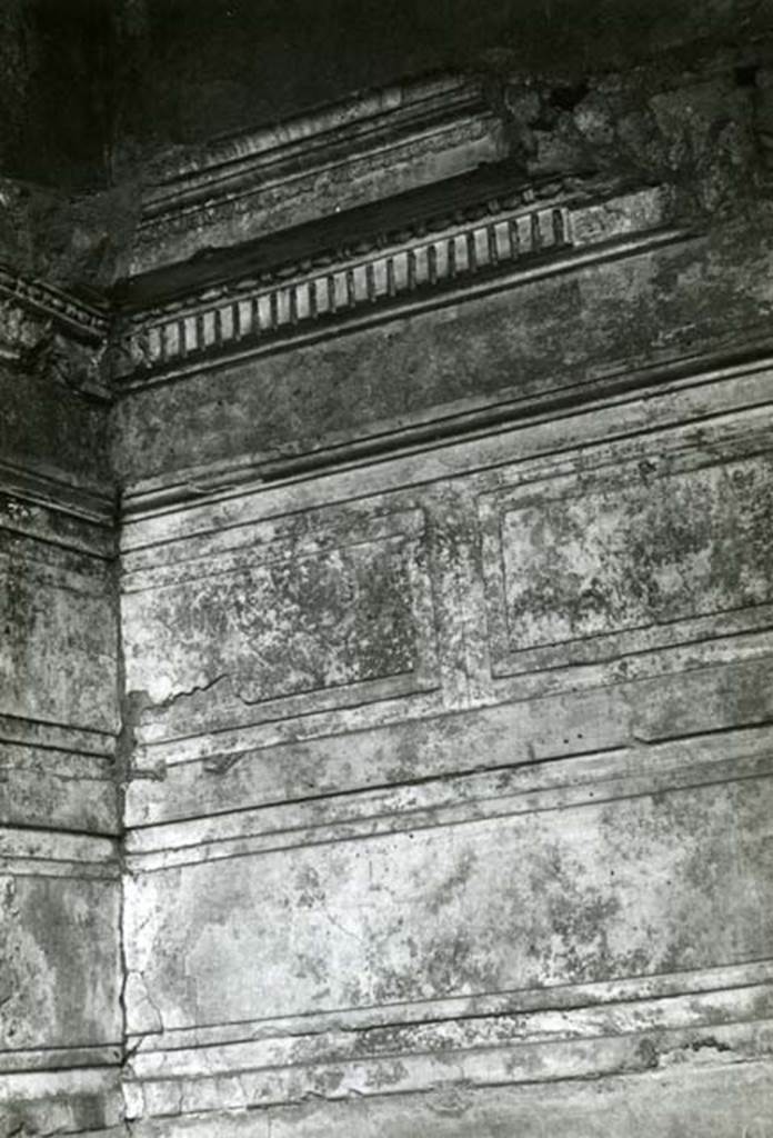 I.15.3 Pompeii. 1968. Room 6. House of Ship Europa, cubiculum, back N wall.  Photo courtesy of Anne Laidlaw.
American Academy in Rome, Photographic Archive. Laidlaw collection _P_68_3_26.
