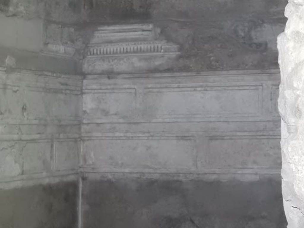 I.15.3 Pompeii. May 2015. Room 6 in north-west corner. Looking north. Photo courtesy of Buzz Ferebee.
