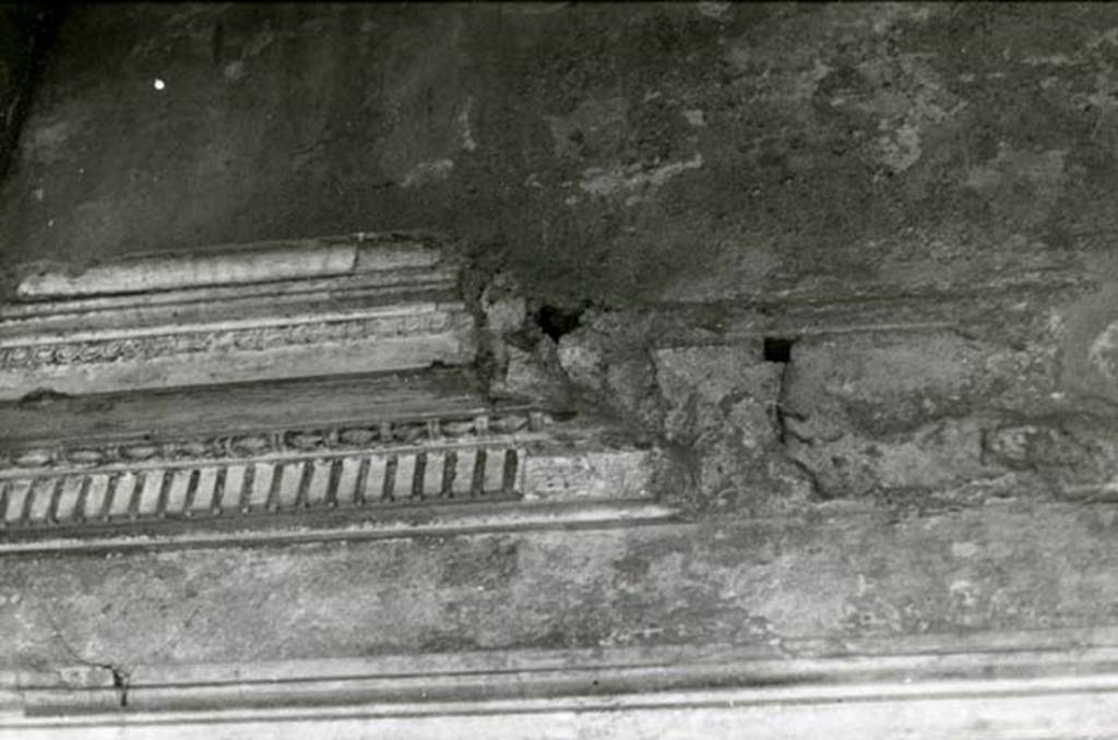 I.15.3 Pompeii. 1979. Room 6. House of Ship Europa, W cubiculum, detail of execution N wall.  
Photo courtesy of Anne Laidlaw.
American Academy in Rome, Photographic Archive. Laidlaw collection _P_79_1_11.
