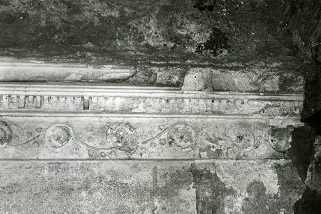 I.15.3 Pompeii. 1972. Room 6. House of Ship Europa, W cubiculum, E wall, detail of rosettes (SE corner).  Photo courtesy of Anne Laidlaw.
American Academy in Rome, Photographic Archive. Laidlaw collection _P_72_17_13.

