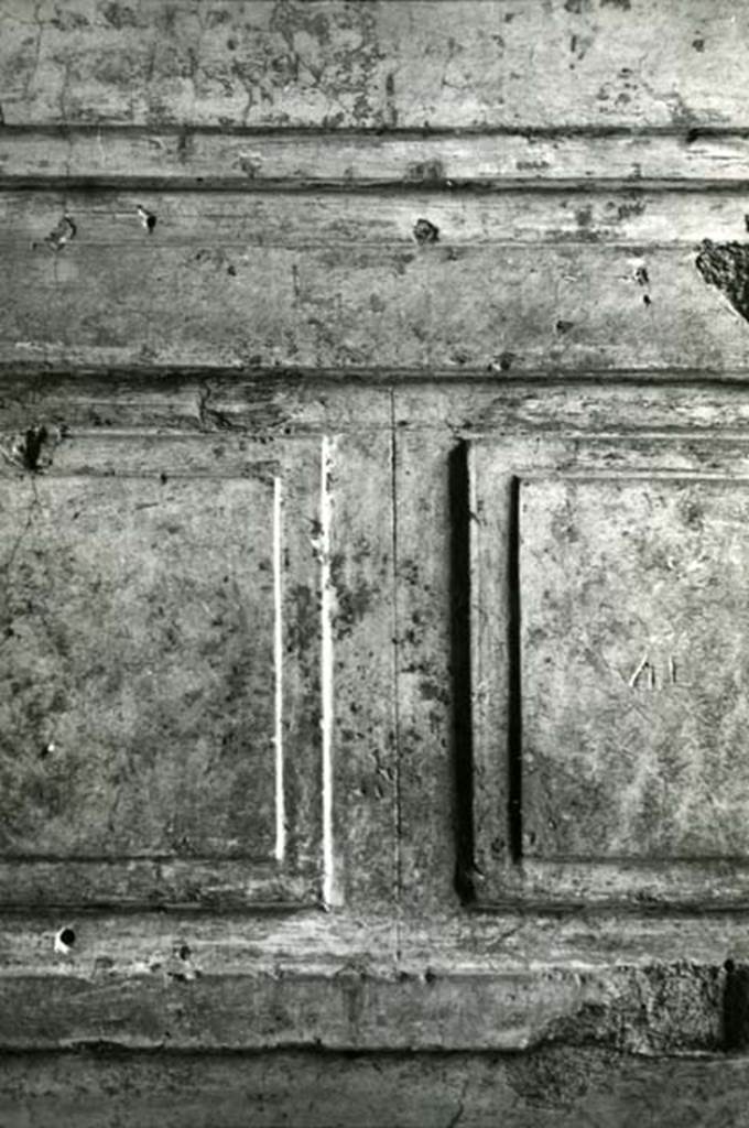 I.15.3 Pompeii. 1975. Room 6. House of Ship Europa, W cubiculum, right E wall, detail of execution.  Photo courtesy of Anne Laidlaw.
American Academy in Rome, Photographic Archive. Laidlaw collection _P_75_2_29.
