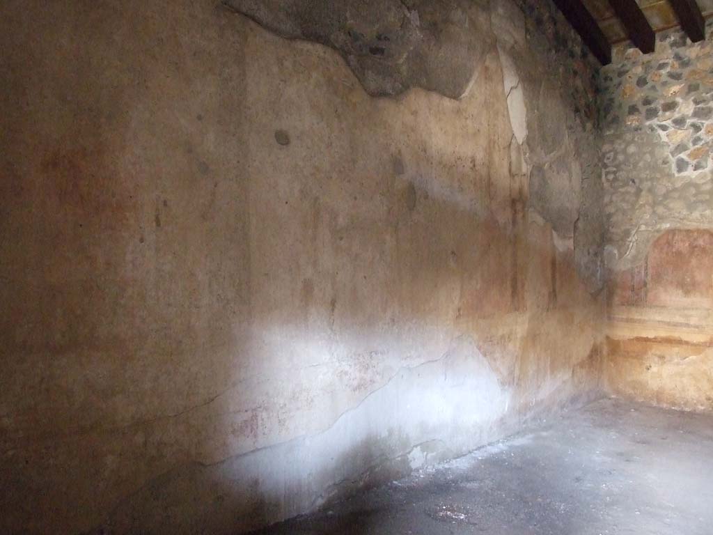 I.15.3 Pompeii. December 2007. Looking along east wall of triclinium 12.