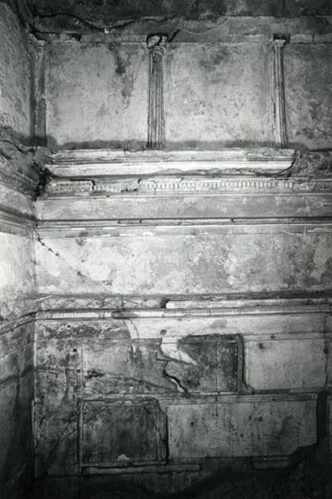 I.15.3 Pompeii. 1972. Room 4. House of Ship Europa, E cubiculum, left SW corner and W wall.  
Photo courtesy of Anne Laidlaw.
American Academy in Rome, Photographic Archive. Laidlaw collection _P_72_15_21.

