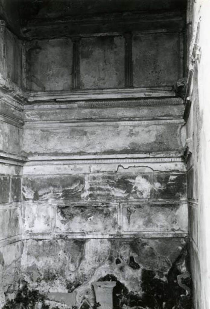 I.15.3 Pompeii. 1968. Room 4. House of Ship Europa, cubiculum, back N wall.  Photo courtesy of Anne Laidlaw.
American Academy in Rome, Photographic Archive. Laidlaw collection _P_68_3_27.
