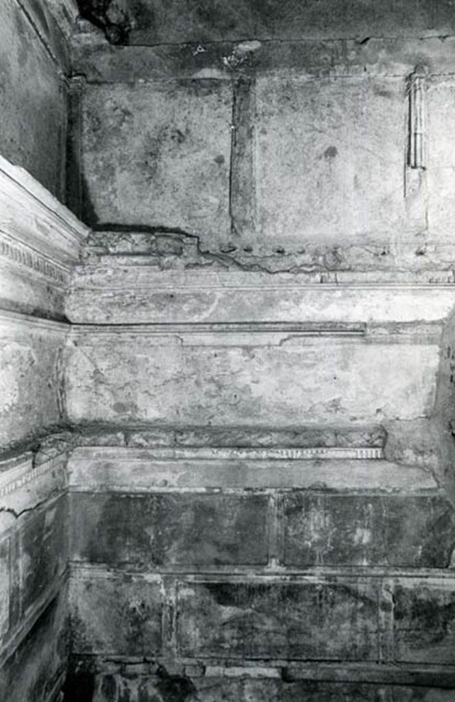 I.15.3 Pompeii. 1972. Room 4. House of Ship Europa, E cubiculum, right E wall in NE corner.  
Photo courtesy of Anne Laidlaw.
American Academy in Rome, Photographic Archive. Laidlaw collection _P_72_16_8.

