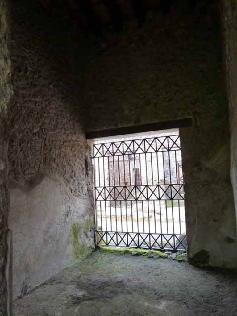 I.15.3 Pompeii. May 2010. Room 3.
Looking north towards entrance I.15.2 from Via di Castricio.
