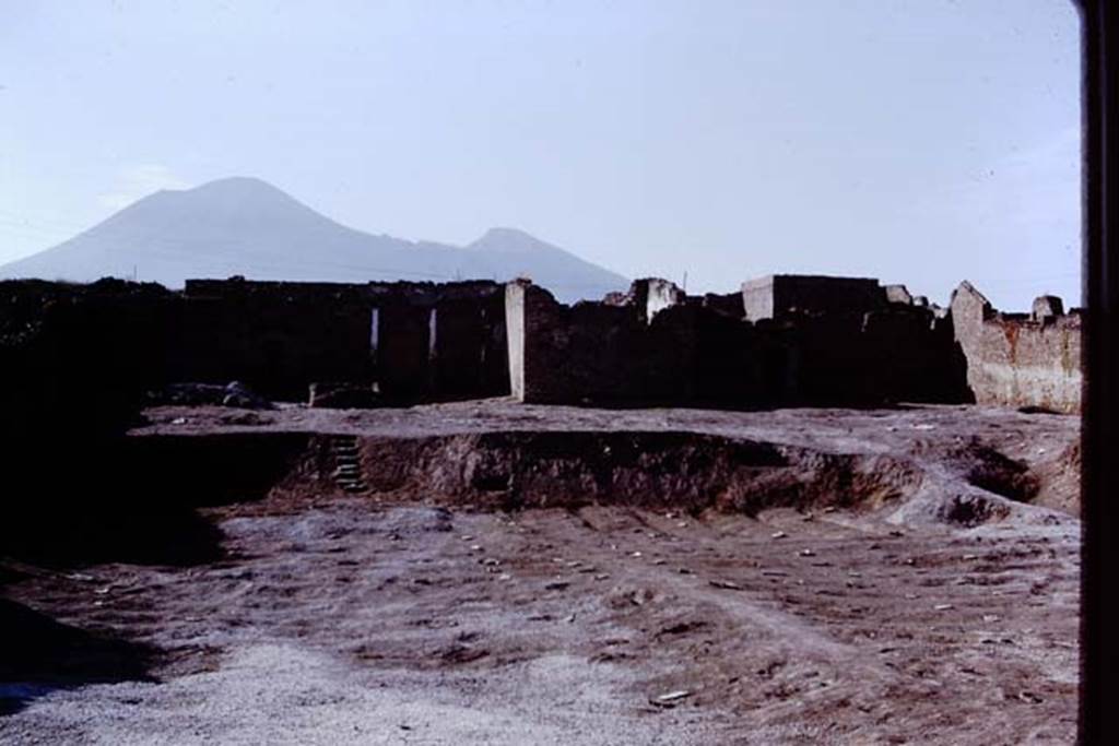 I.15.3 Pompeii. 1972. Looking north. Photo by Stanley A. Jashemski. 
Source: The Wilhelmina and Stanley A. Jashemski archive in the University of Maryland Library, Special Collections (See collection page) and made available under the Creative Commons Attribution-Non Commercial License v.4. See Licence and use details. J72f0574
