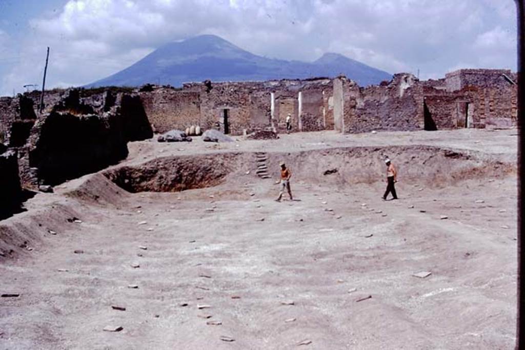 I.15.3 Pompeii. 1972. Looking north. Photo by Stanley A. Jashemski. 
Source: The Wilhelmina and Stanley A. Jashemski archive in the University of Maryland Library, Special Collections (See collection page) and made available under the Creative Commons Attribution-Non Commercial License v.4. See Licence and use details. J72f0701
