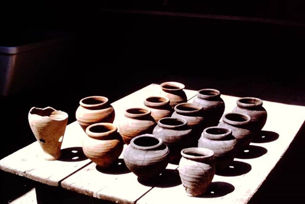 I.15.3 Pompeii, 1973. 14 terracotta pots, after restoration. Photo by Stanley A. Jashemski. 
Source: The Wilhelmina and Stanley A. Jashemski archive in the University of Maryland Library, Special Collections (See collection page) and made available under the Creative Commons Attribution-Non Commercial License v.4. See Licence and use details. J73f0177
