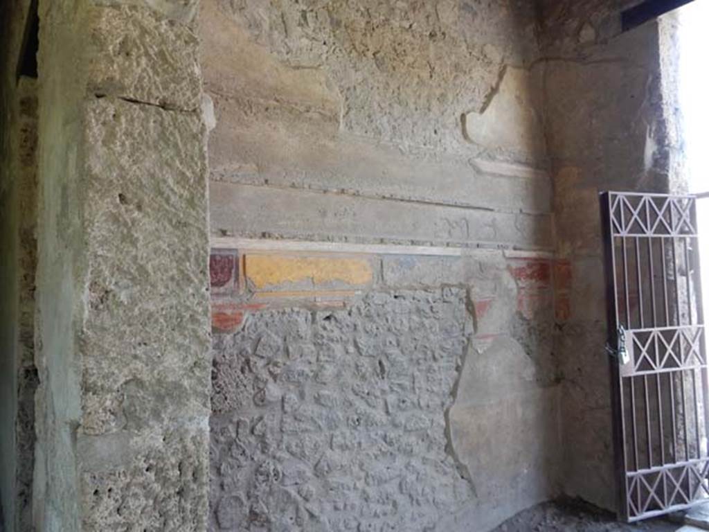 I.15.3 Pompeii. May 2015. Room 5, entrance vestibule, west side. Photo courtesy of Buzz Ferebee.