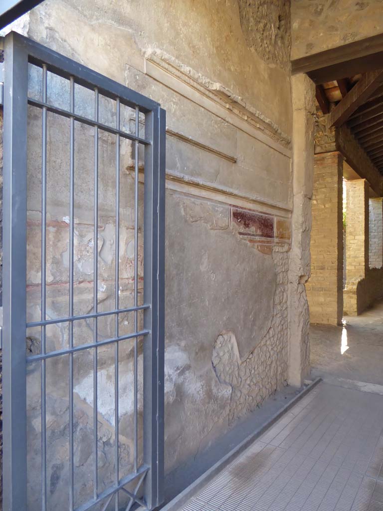 I.15.3 Pompeii. September 2015. Room 5, entrance vestibule, looking south along east wall.
Foto Annette Haug, ERC Grant 681269 DÉCOR.
