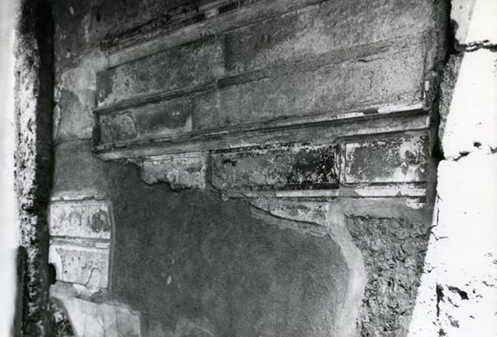 I.15.3 Pompeii. 1975. Room 5. House of Ship Europa, north end of east (left) wall of entrance fauces. Photo courtesy of Anne Laidlaw.
American Academy in Rome, Photographic Archive. Laidlaw collection _P_75_2_34.
