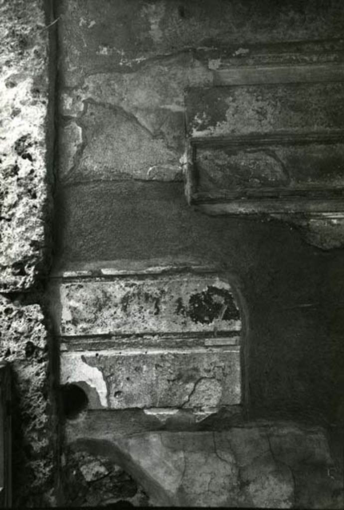 I.15.3 Pompeii. 1975. Room 5. House of Ship Europa, north end of east (left) wall of entrance fauces. Photo courtesy of Anne Laidlaw.
American Academy in Rome, Photographic Archive. Laidlaw collection _P_75_2_34.
