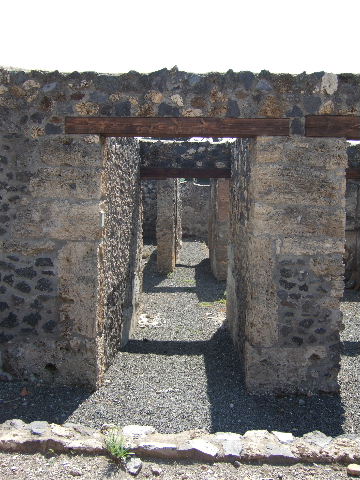 I.21.5 Pompeii. September 2005. Looking south across atrium, to doorways to storeroom, corridor to garden and tablinum, from entrance corridor.