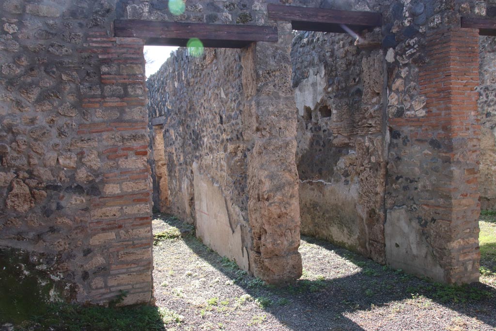 I.21.5 Pompeii. October 2022. Doorway to storeroom, centre left, on south side of atrium. Photo courtesy of Klaus Heese.