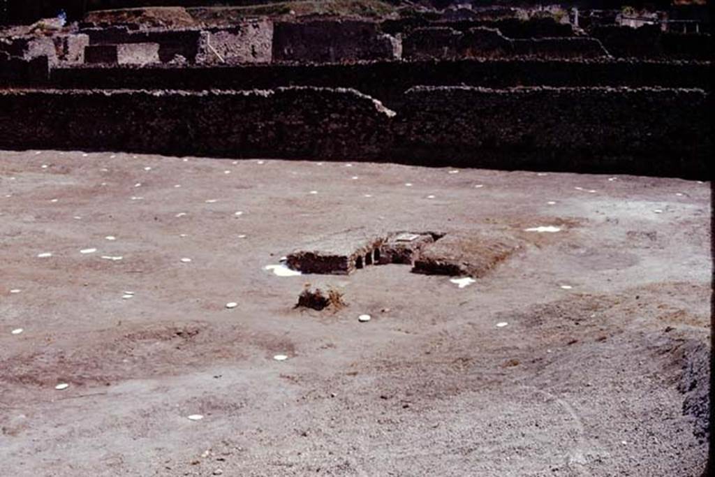 I.22 Pompeii. 1974. Looking east across site, with triclinium and markers for root-cavities. Photo by Stanley A. Jashemski.   
Source: The Wilhelmina and Stanley A. Jashemski archive in the University of Maryland Library, Special Collections (See collection page) and made available under the Creative Commons Attribution-Non Commercial License v.4. See Licence and use details. J74f0467
