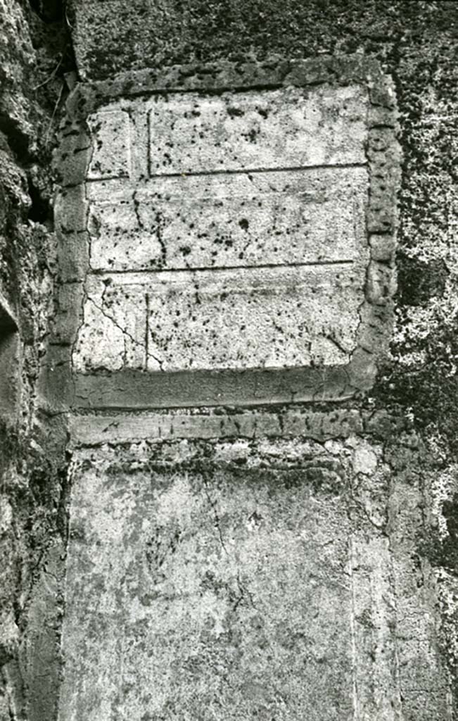 II.1.11/12 Pompeii. 1974. 
House, oblong room SW of peristyle, N wall by NW corner, detail. Photo courtesy of Anne Laidlaw.
American Academy in Rome, Photographic Archive. Laidlaw collection _P_74_1_32.

