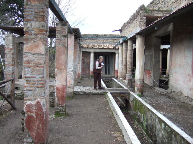 II.2.2 Pompeii.  March 2009. Room 13.  Garden.  Decorated side of small pavilion.