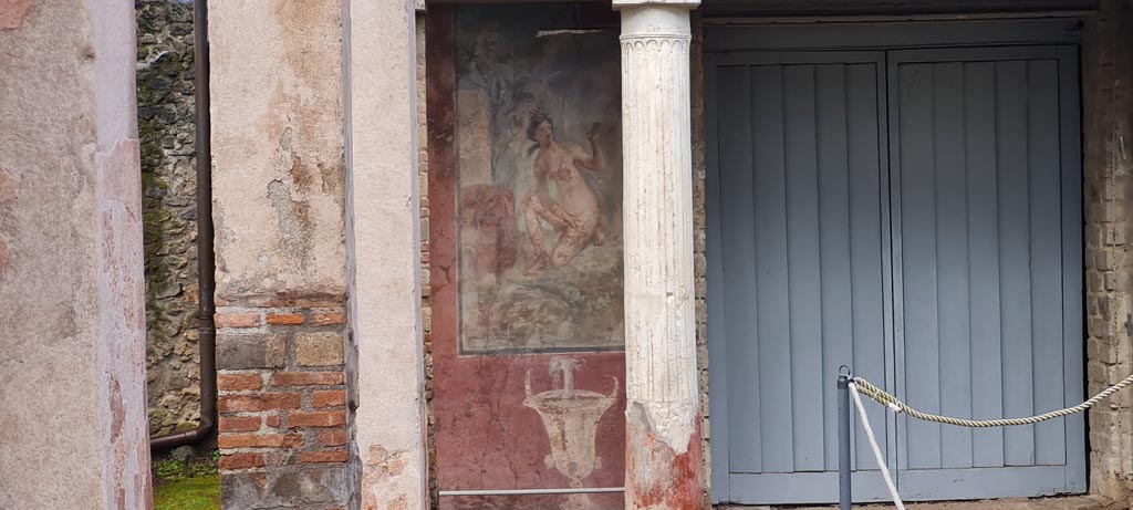 II.2.2 Pompeii. April 2022. 
Room “i”, west end of upper euripus, detail of painting of Diana bathing. Photo courtesy of Giuseppe Ciaramella.
