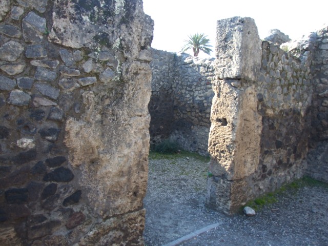 II.2.2 Pompeii. March 2009. Doorway to small room in room 5, latrine?.