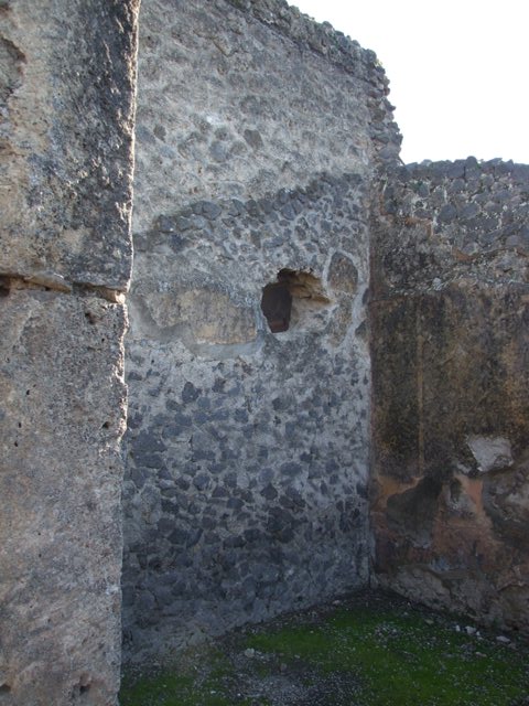 II.2.2 Pompeii.  March 2009. Room 6. Floor.
