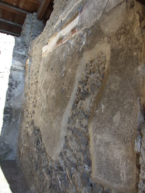 II.2.2 Pompeii.  December 2005.  Looking east across peristyle area.  
