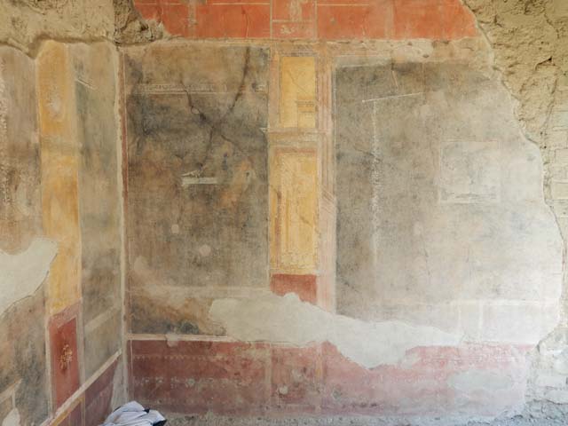 II.2.2 Pompeii.  March 2009.  Room 13.  Garden.  Looking north west across the steps from niche fountain.