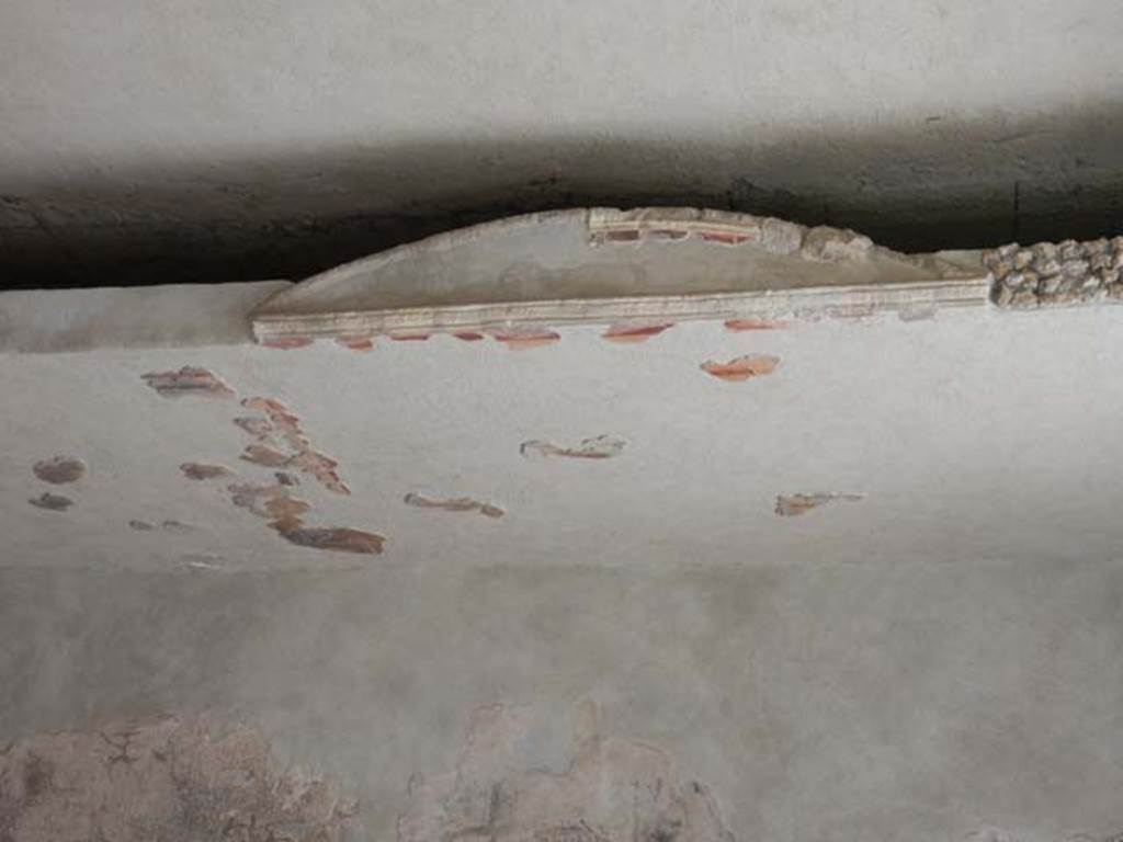 II.2.2 Pompeii. May 2016. Room “h”, stucco on ceiling.
Photo courtesy of Buzz Ferebee.
